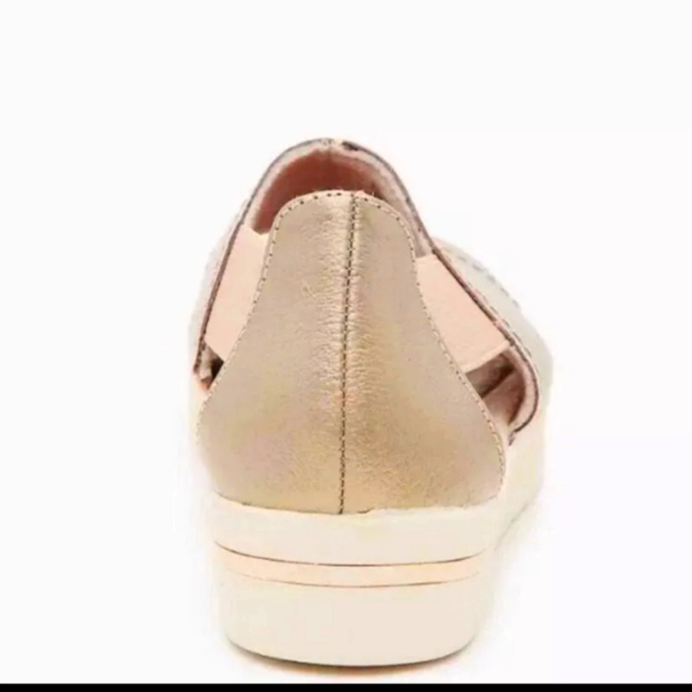 Earth ORIGINS brand new size 10 in box